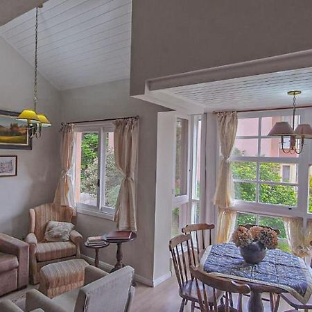 Duplex Floresta Negra - Sua Base Perfeita Em Gramado! Otima Localizacao Lagonegro 500M - 02 Quartos E 02 Banheiros Para Familia Em Condominio Fechad0, Cozinha Completa Com Garagem E Portaria 24H Luaran gambar