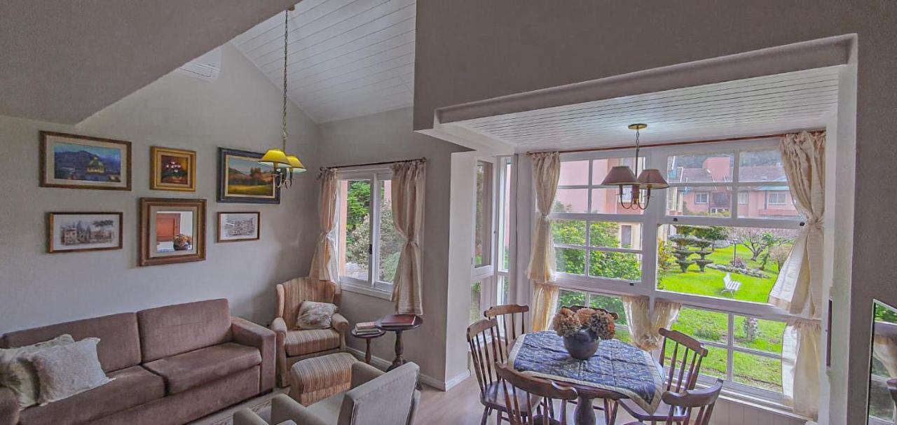 Duplex Floresta Negra - Sua Base Perfeita Em Gramado! Otima Localizacao Lagonegro 500M - 02 Quartos E 02 Banheiros Para Familia Em Condominio Fechad0, Cozinha Completa Com Garagem E Portaria 24H Luaran gambar