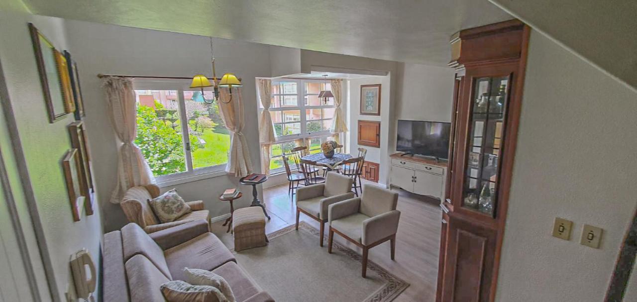 Duplex Floresta Negra - Sua Base Perfeita Em Gramado! Otima Localizacao Lagonegro 500M - 02 Quartos E 02 Banheiros Para Familia Em Condominio Fechad0, Cozinha Completa Com Garagem E Portaria 24H Luaran gambar