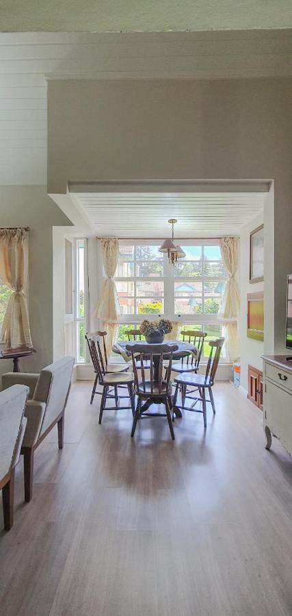 Duplex Floresta Negra - Sua Base Perfeita Em Gramado! Otima Localizacao Lagonegro 500M - 02 Quartos E 02 Banheiros Para Familia Em Condominio Fechad0, Cozinha Completa Com Garagem E Portaria 24H Luaran gambar