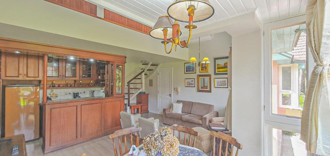 Duplex Floresta Negra - Sua Base Perfeita Em Gramado! Otima Localizacao Lagonegro 500M - 02 Quartos E 02 Banheiros Para Familia Em Condominio Fechad0, Cozinha Completa Com Garagem E Portaria 24H Luaran gambar