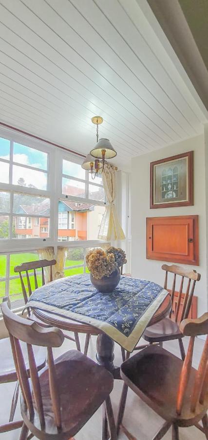 Duplex Floresta Negra - Sua Base Perfeita Em Gramado! Otima Localizacao Lagonegro 500M - 02 Quartos E 02 Banheiros Para Familia Em Condominio Fechad0, Cozinha Completa Com Garagem E Portaria 24H Luaran gambar