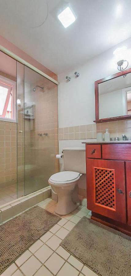 Duplex Floresta Negra - Sua Base Perfeita Em Gramado! Otima Localizacao Lagonegro 500M - 02 Quartos E 02 Banheiros Para Familia Em Condominio Fechad0, Cozinha Completa Com Garagem E Portaria 24H Luaran gambar
