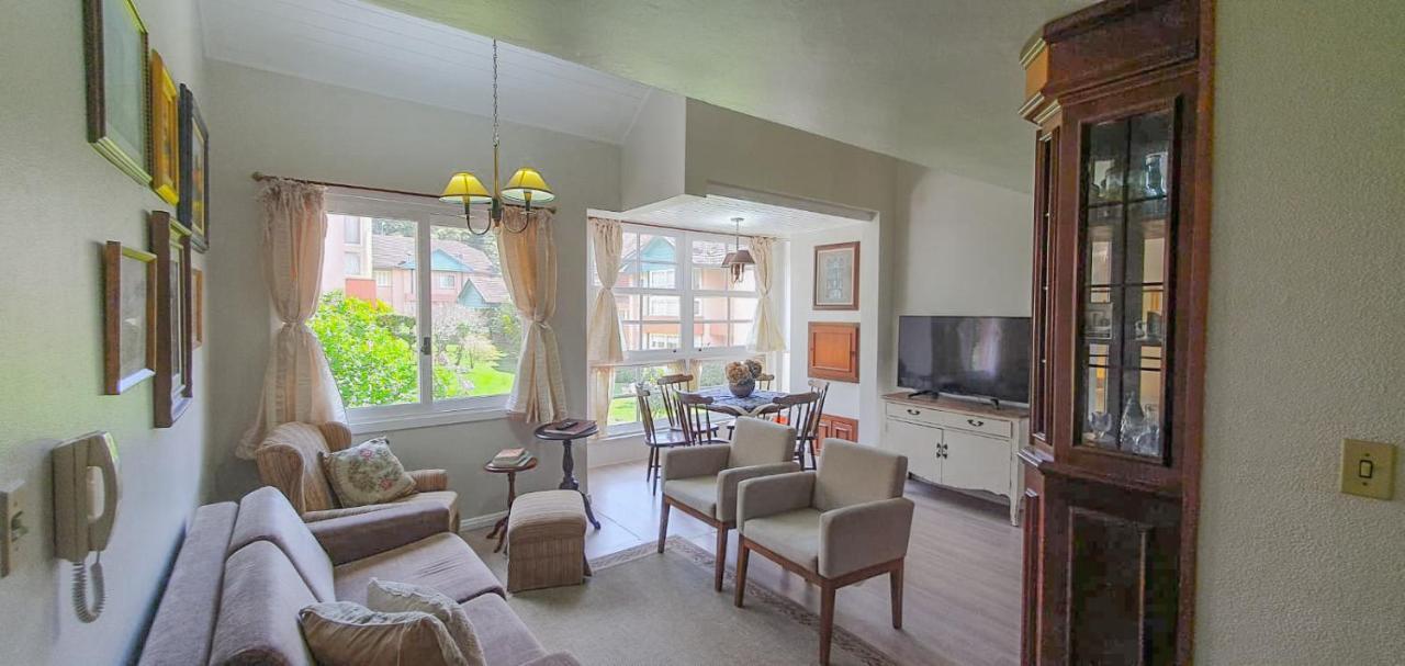 Duplex Floresta Negra - Sua Base Perfeita Em Gramado! Otima Localizacao Lagonegro 500M - 02 Quartos E 02 Banheiros Para Familia Em Condominio Fechad0, Cozinha Completa Com Garagem E Portaria 24H Luaran gambar